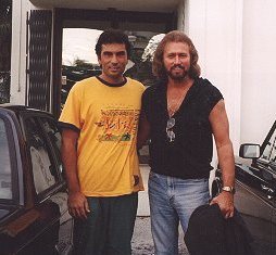 With the fans (254Wx235H) - With Italian fan Fabio D'Antoni (Miami, november 1994) 