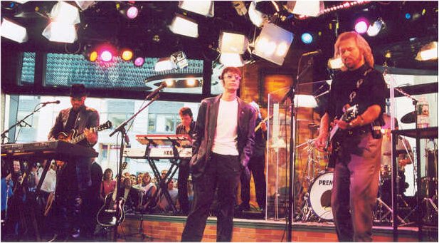 Live  (617Wx341H) - April 23, 2001
GMA Studios, Times Square, New York 