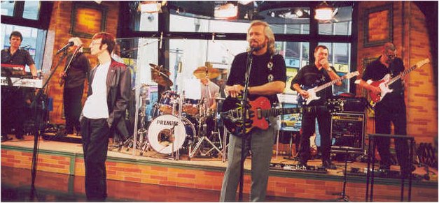 Live  (627Wx291H) - April 23, 2001. GMA Studios, Times Square, New York 