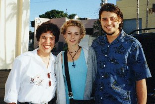 Samantha  (312Wx209H) - Elisabetta Mettuno (left), Samantha Gibb, Maurice's  daughter (center) and Sam's boyfriend (right), Miami, January 2001.  