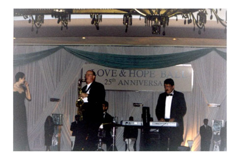 Love & Hope (1999)   (476Wx320H) - Fontainebleu Hotel, Miami (USA), 