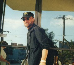 Maurice in Miami (236Wx207H) - Entering the studio, January 2001 (Pic by Elisabetta Mettuno)
 