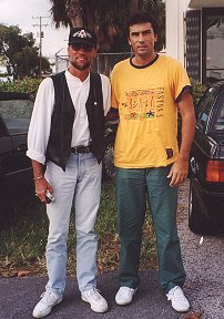 With the fans (202Wx288H) - With Italian fan Fabio D'Antoni (Miami, november 1994) 