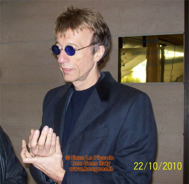 Amsterdam (October 2010) (613Wx595H) - Robin Gibb in Amsterdam, before the show 
