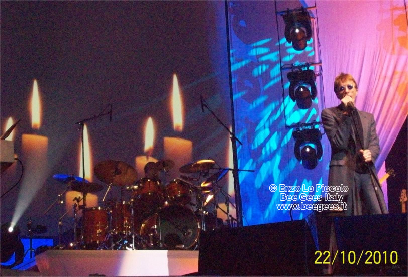 Live in Amsterdam (812Wx552H) - Robin Gibb - Live in Amsterdam (Heineken music hall) 