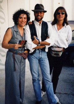 With the fans (238Wx331H) - With Elisabetta and Claudia. Miami, Fall 1997. 
